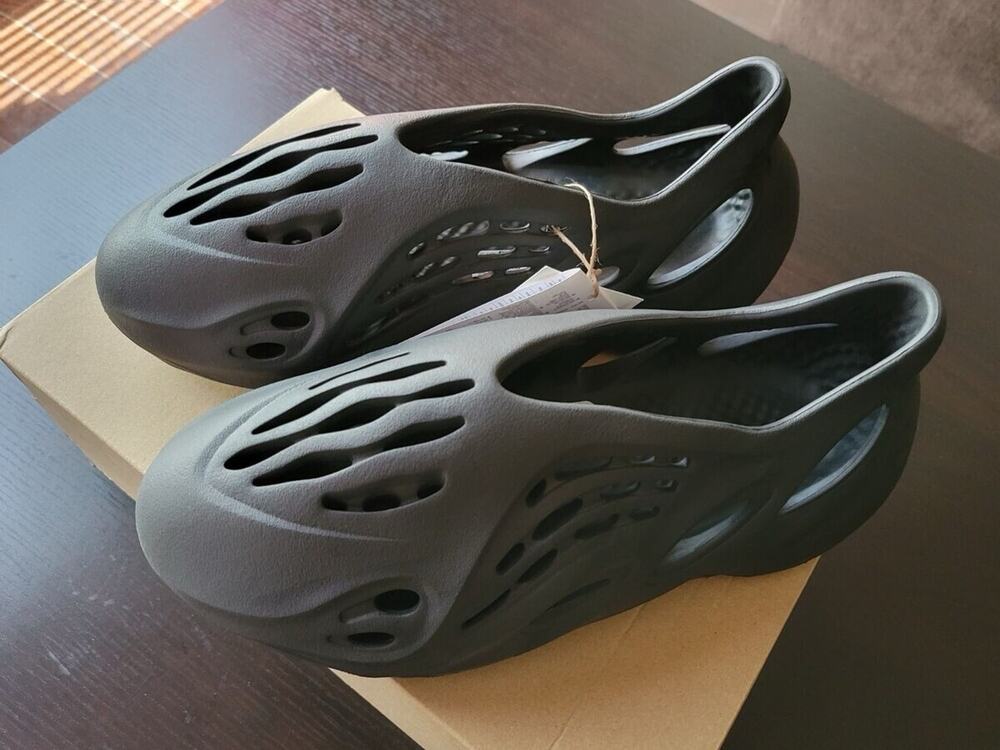 Yeezy Foam Runner Onyx Size 11